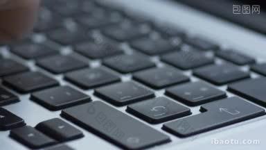 一个男人用现代笔记本<strong>电脑键盘</strong>打字，然后按回车键的特写镜头